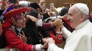 Papa felicita a peruanos por nacimiento huancavelicano instalado en la Plaza San Pedro