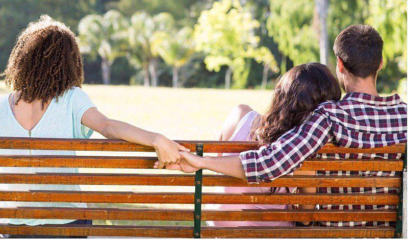 ¿Qué hacer cuando sospechas que la pareja de tu amiga le es infiel?