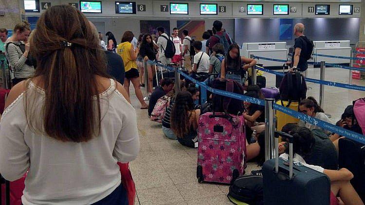 ​Impiden que chica suba a avión porque llevaba traje de baño