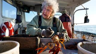 A los 101 años trabaja en un barco pesquero y ni siquiera piensa en jubilarse