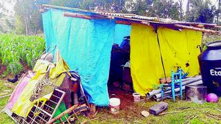 Hombre estafó y abandonó a su esposa pero ella construye casita para sus 6 hijos (FOTOS)