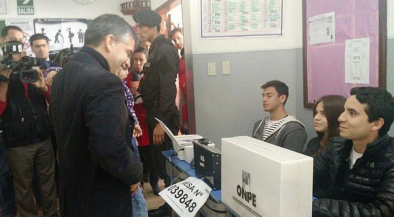 Elecciones 2016: Julio Guzmán emitió su voto pero tuvo estas fuertes palabras