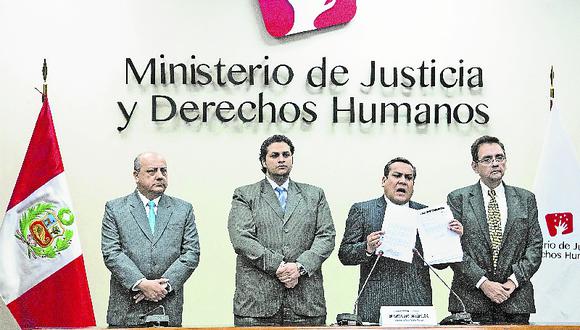 Ministro Gustavo Adrianzén renuncia ante destitución de procuradora Julia Príncipe 