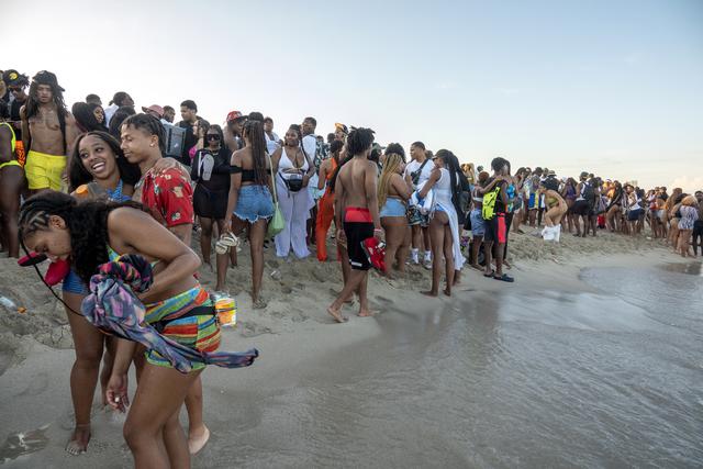 Miles de jóvenes llegan a Miami a celebrar las vacaciones de primavera. (Foto: EFE/EPA/CRISTOBAL HERRERA-ULASHKEVICH) 
