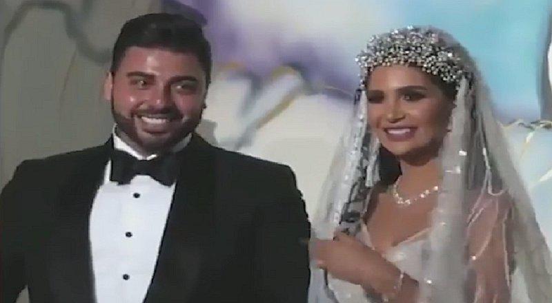 Insólita boda: los novios son los muñecos de la torta (VIDEO)