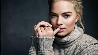 Margot Robbie es la nueva imagen de Chanel con vestido de los Oscar