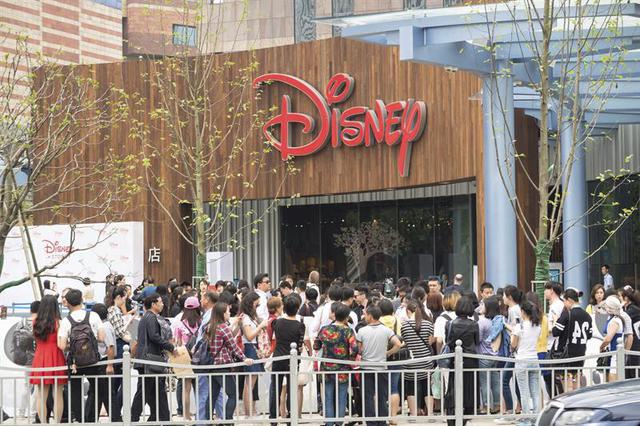 Disney abre su tienda más grande del mundo en China y es sensación [FOTOS]