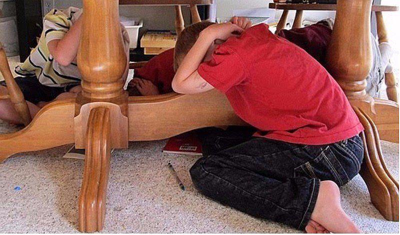 ¿Cómo actuar en caso de terremoto, con bebés o niños?