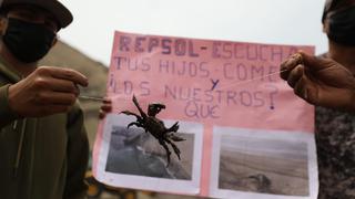 “Repsol, escucha, tus hijos comen ¿y nuestros hijos qué?”: Pescadores protestan por demora de limpieza en playa Chacra y Mar