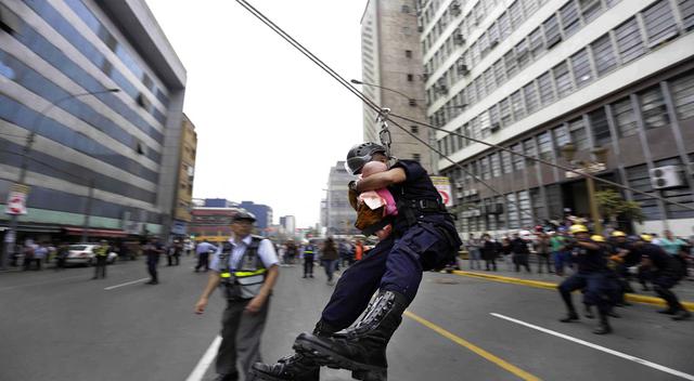 Mesa Redonda: Evacuación aérea en simulacro de sismo [FOTOS] 