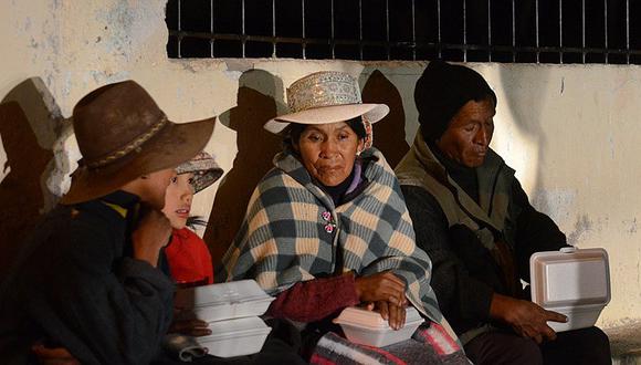 Sismo en Arequipa: Hambre y frío atacan a damnificados  