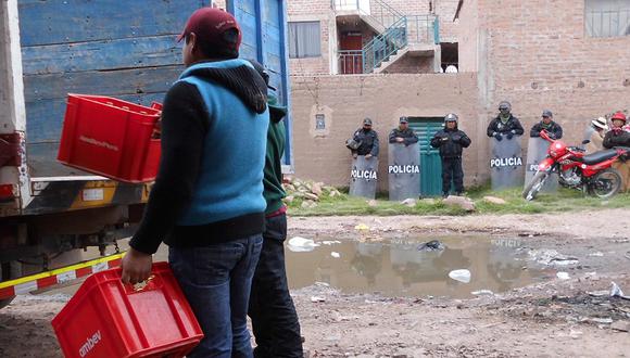 Huancavelica: Policia halla cajas de cerveza en jardín escolar