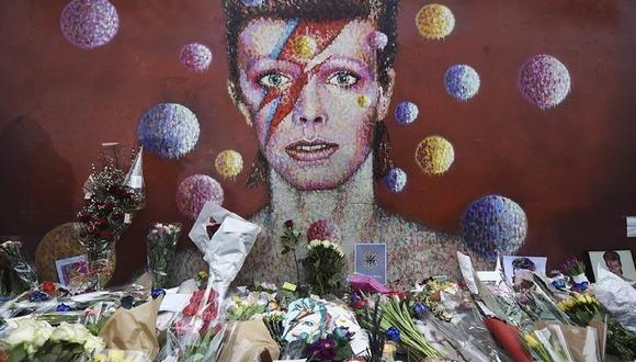 David Bowie: Fans le rinden tributo con flores y letras en su casa de Nueva York [FOTOS]
