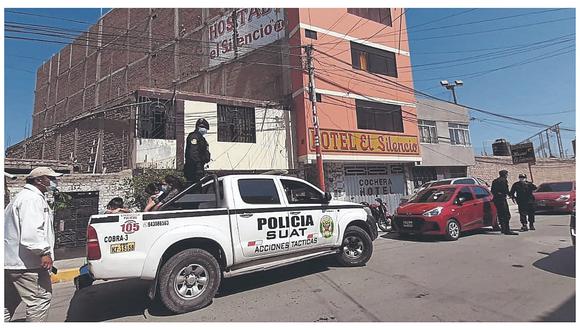 Agentes de la PNP allanaron el hospedaje ubicado en el distrito chiclayano de La Victoria.