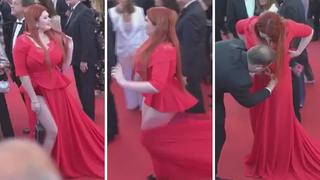 Despampanante modelo "pierde" su falda en plena alfombra roja (VIDEO)