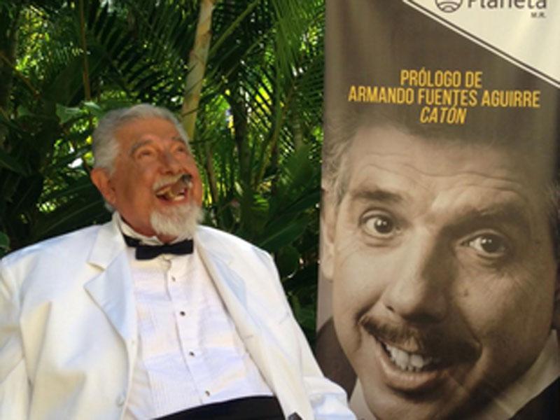 El ‘Profesor Jirafales’ presentó su libro ‘Que pase usted’ 