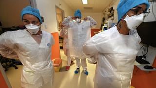 Francia se opone a readmitir a personal médico no vacunado contra el coronavirus