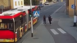 Broma entre amigas casi le cuesta la vida a una de ellas (VIDEO)