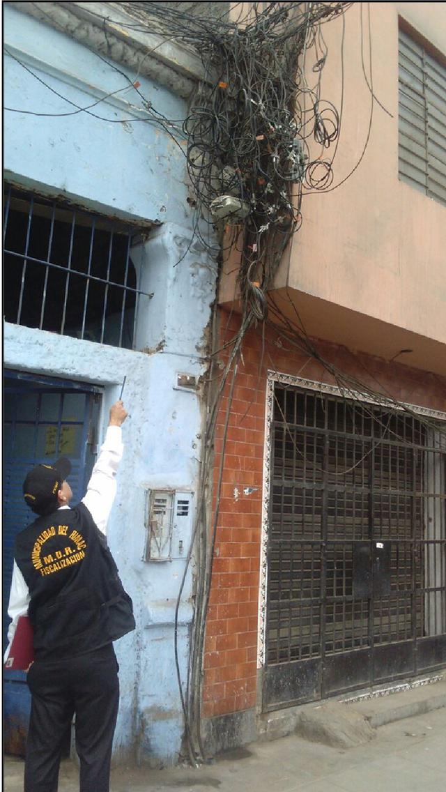 Cables de teléfono son un peligro en el Rímac [FOTOS]