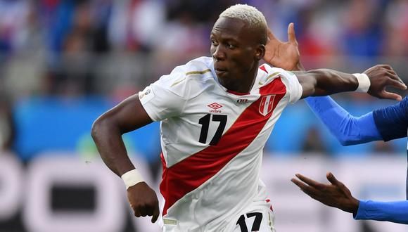 Luis Advíncula ha jugado los cuatro partidos de Perú en lo que va de las Eliminatorias Qatar 2022. (Foto: AFP)