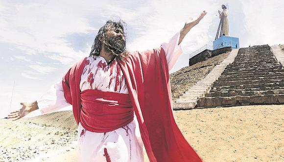 Mario Valencia, conocido como el 'Cristo cholo', lleva 40 años encarnando a Jesucristo