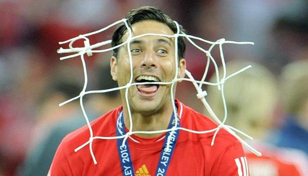 Claudio Pizarro renovó con el Bayern Munich
