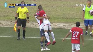 Adrián Zela y Juan Morales se dan abrazo amoroso ¿y beso? en partido (VIDEO)