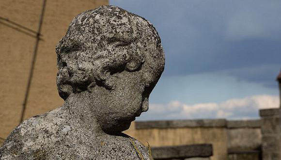 Menor de 12 años se está 'convirtiendo' en piedra debido a una extraña enfermedad