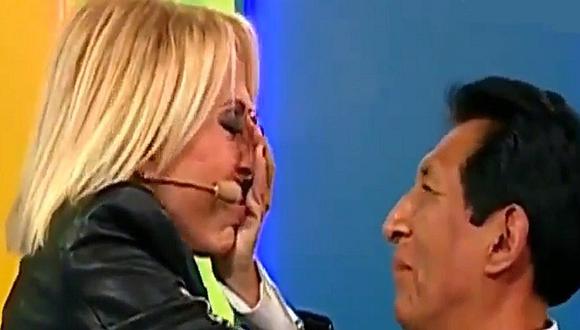 Laura Bozzo: Peluchín y Gigi Mitre le dan sorpresa y la hacen llorar en vivo [VIDEO]