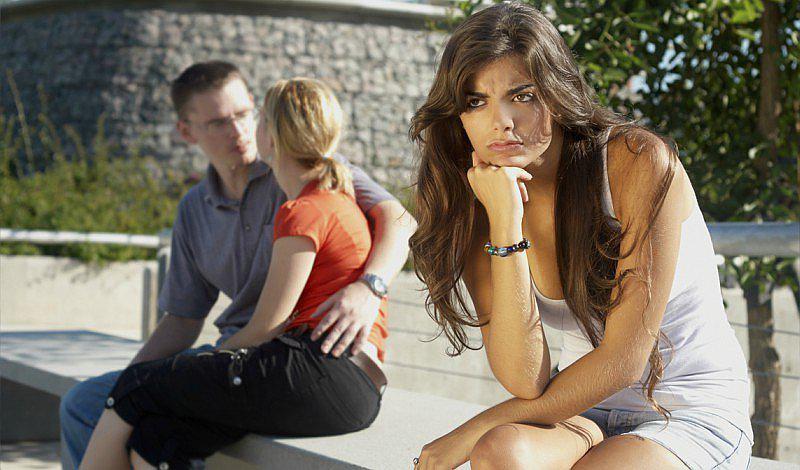 ¿Cómo lidiar con la 'amiga' de tu novio? ¡Sigue estos pasos!