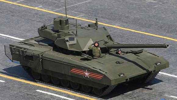 Tanque T-14 Armata. Tiene un sistema modular de armadura, torreta no tripulada, sistema de seguimiento digital y pintura de sigilo. (Foto: Anton Denisov)