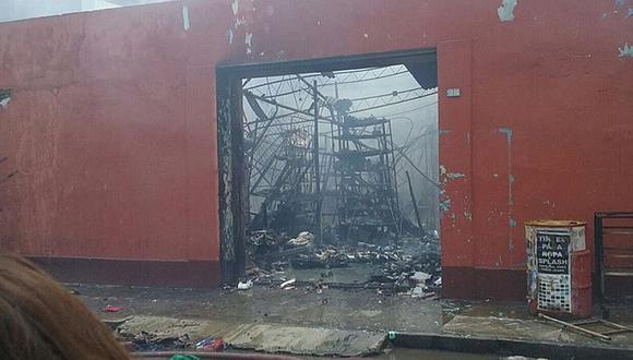 Breña: Incendio arrasa con ferretería y deja dos bomberos heridos [FOTOS] 