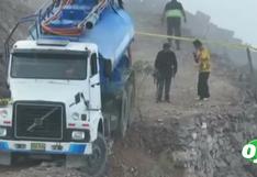 San Juan de Miraflores: Con grúa retiran camión cisterna que amenazaba con caer sobre viviendas 