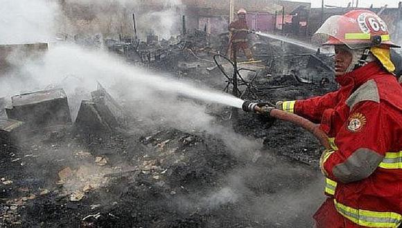 Callao: Cinco familias lo pierden todo por incendio en AA.HH. Santa Colonia [VIDEO]