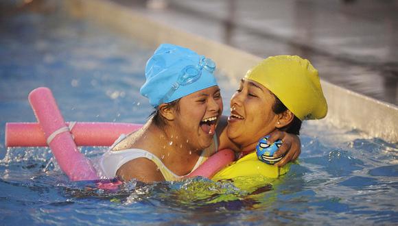 Surco: Niños especiales podrán salvar vidas con curso de natación  