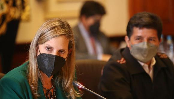 Alva Prieto descartó que pretendan "atrincherarse" en el Congreso. (Foto: GEC)