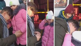 Rusia - Ucrania: La emotiva despedida de un padre ucraniano con su familia | VIDEO