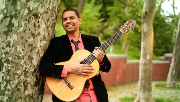 Yuri Juárez lanza nueva versión instrumental del Himno Nacional 