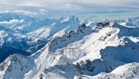 Dos montañistas mueren por alud en los Alpes franceses 