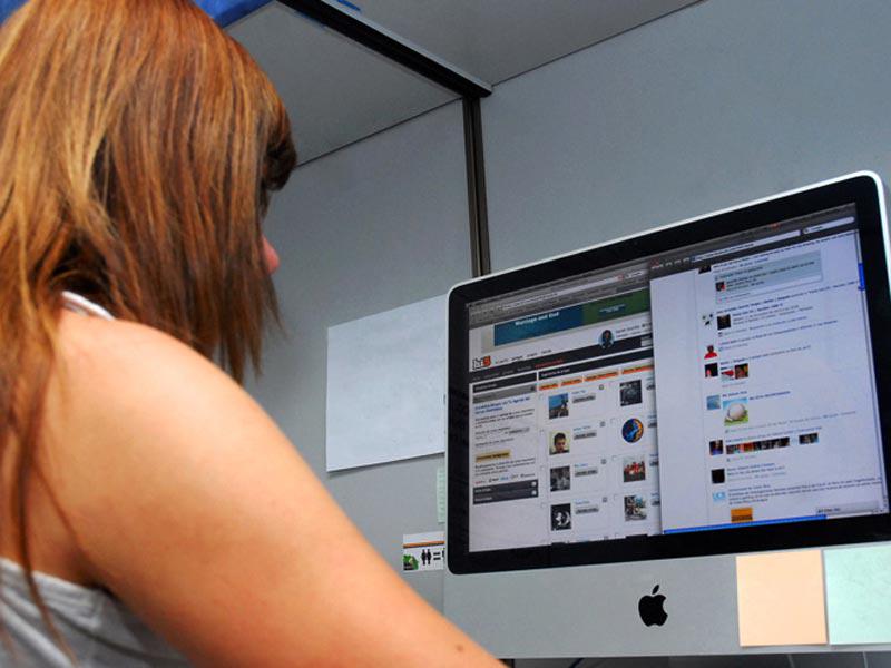 Crean una guía de "idioma web" para padres