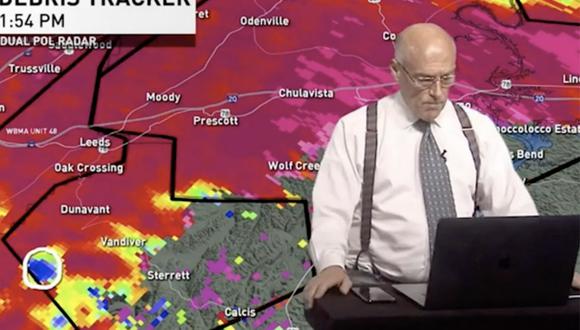 Un video viral muestra la reacción de un meteorólogo al aire tras enterarse que un tornado causó daños en su casa. | Crédito: ABC 33/40 News
