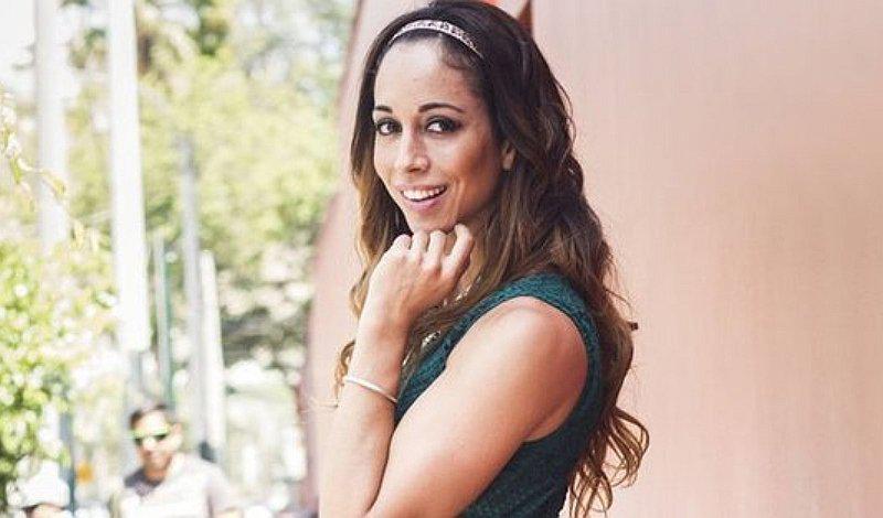 Hija de Olinda Castañeda se alimenta con nutritivo desayuno 