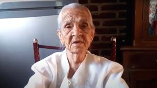 Abuelita de 87 años pide ayuda para que vean sus videos y pueda sobrevivir | VIDEO