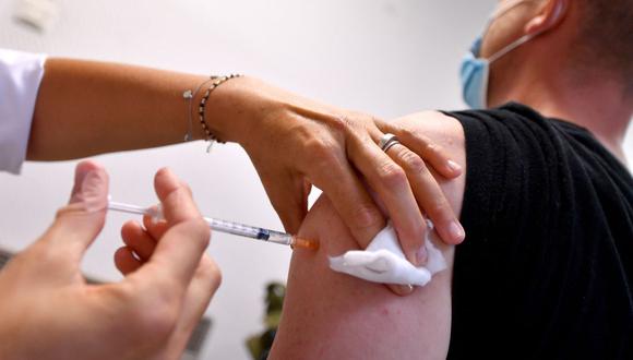Este lunes 7 de noviembre inicia vacunación contra la viruela del mono en Lima y Callao. (Foto por FRANCOIS LO PRESTI / AFP)