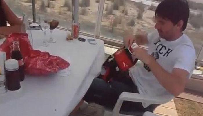 Messi a punto de perder millones por aparecer con una Coca Cola (VIDEO) 