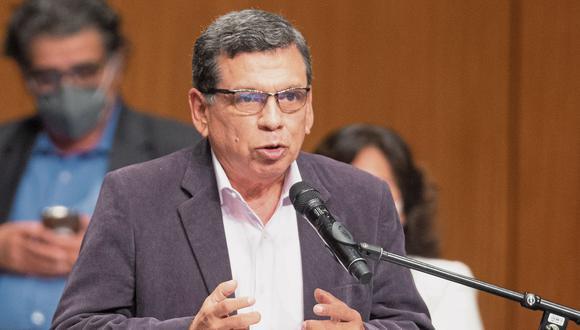 El ministro de Salud, Hernando Cevallos, detalló que “el riesgo es de una tercera ola es muy concreto” y que en las cifras sobre la pandemia en el Perú se ve un “ascenso lento” de las variantes del COVID-19. (Foto: archivo GEC)