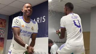 ¿Y la silla? David Alaba festejó con champán tras el título del Real Madrid