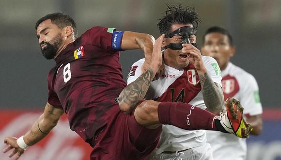 Lapadula volvió a la titularidad con la selección peruana contra Venezuela. (Foto: AFP)