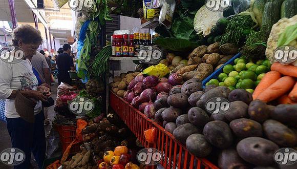 Sufrimiento en mercados por el alza de precios de las verduras (FOTOS)