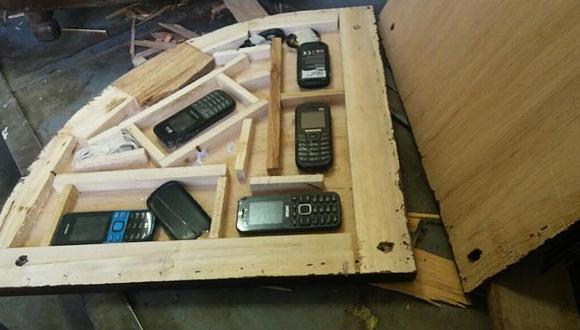 Arequipa: Mete 21 celulares a penal dentro de una mesa [FOTOS] 